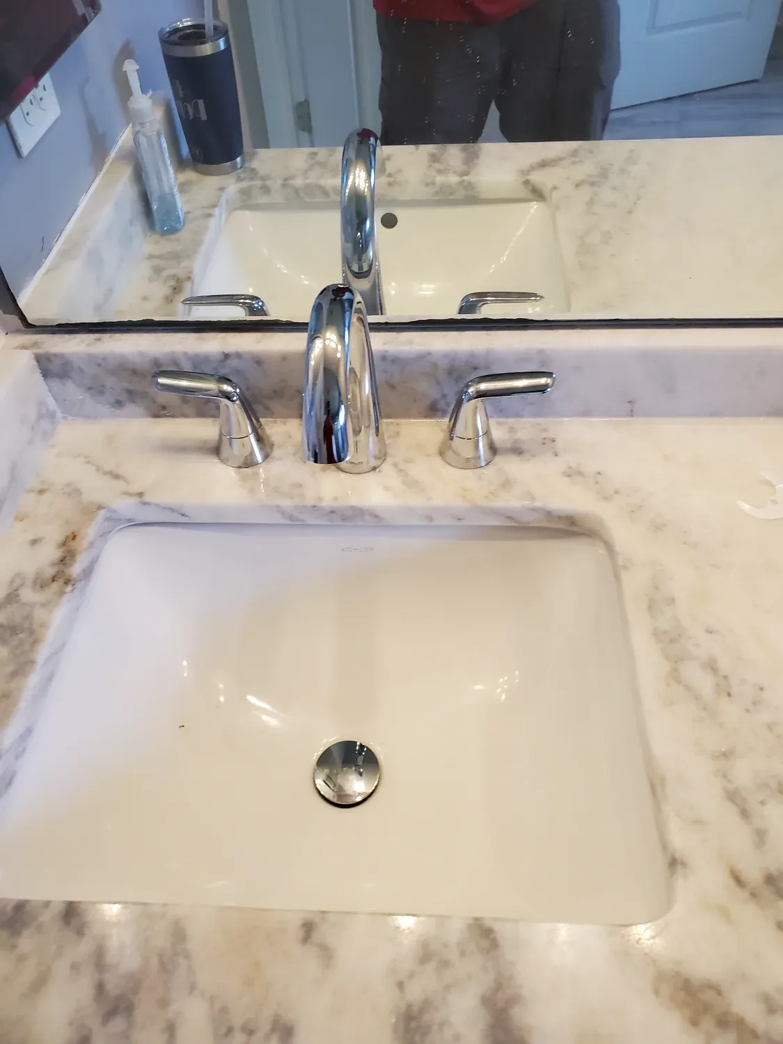 Bathroom lavatory fixture