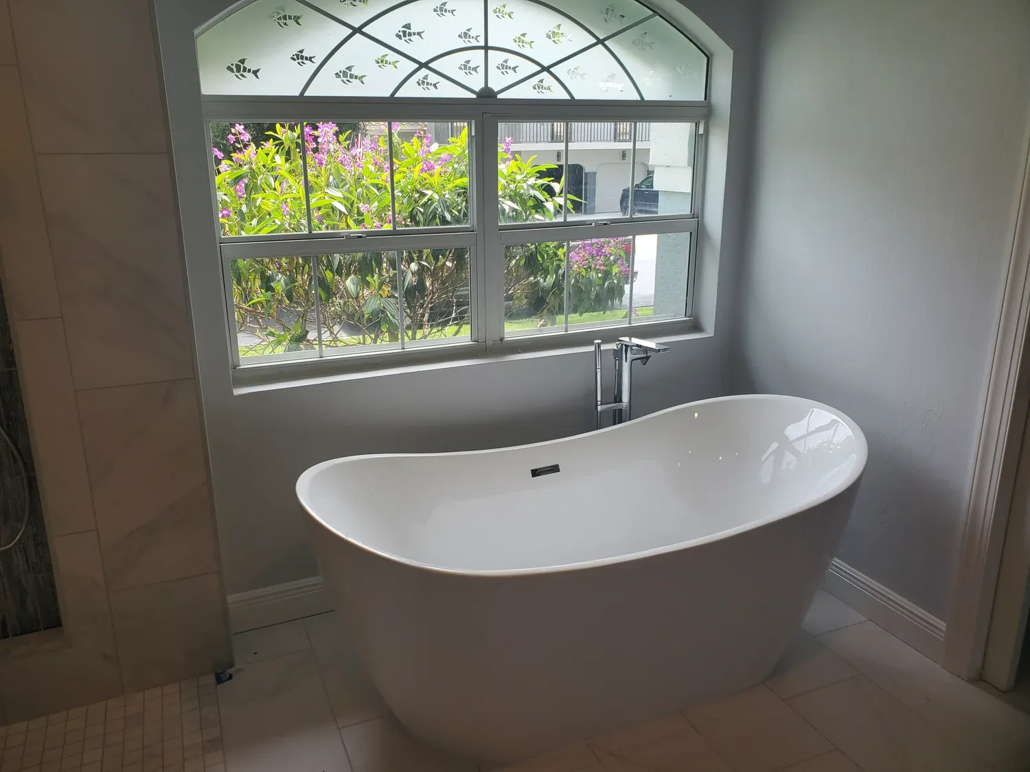 Bathroom freestanding tub